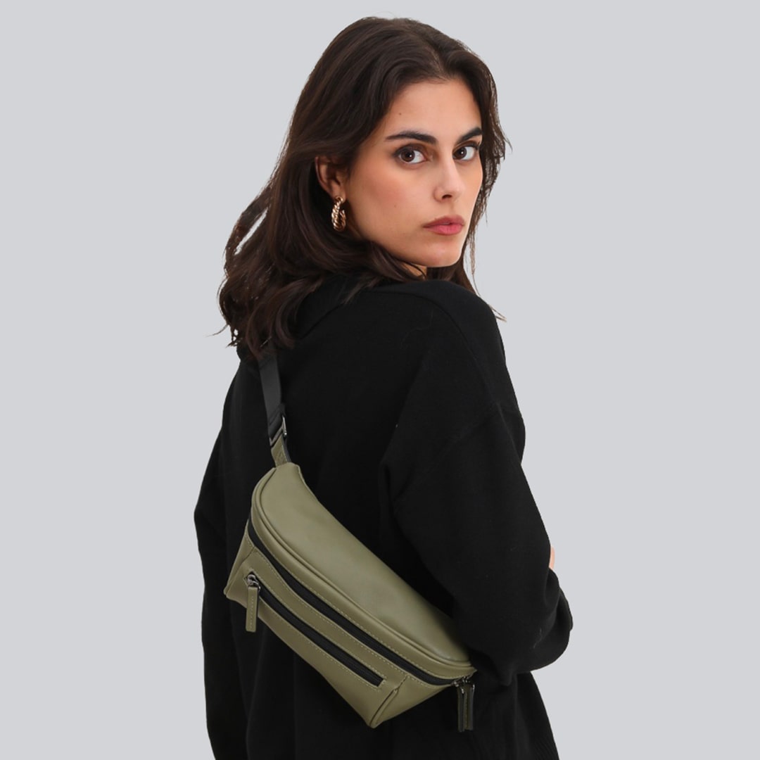 Woman on a gray background with a khaki green streetwear bum bag from cawa.me